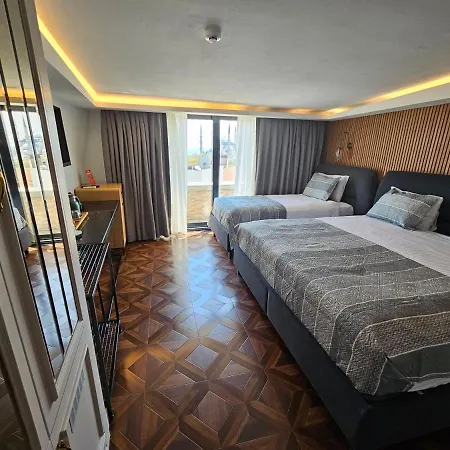 أنثيميس 4*